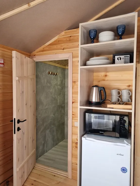 Комфортабельная юрта с панорамным окном, холодильником и микроволновко