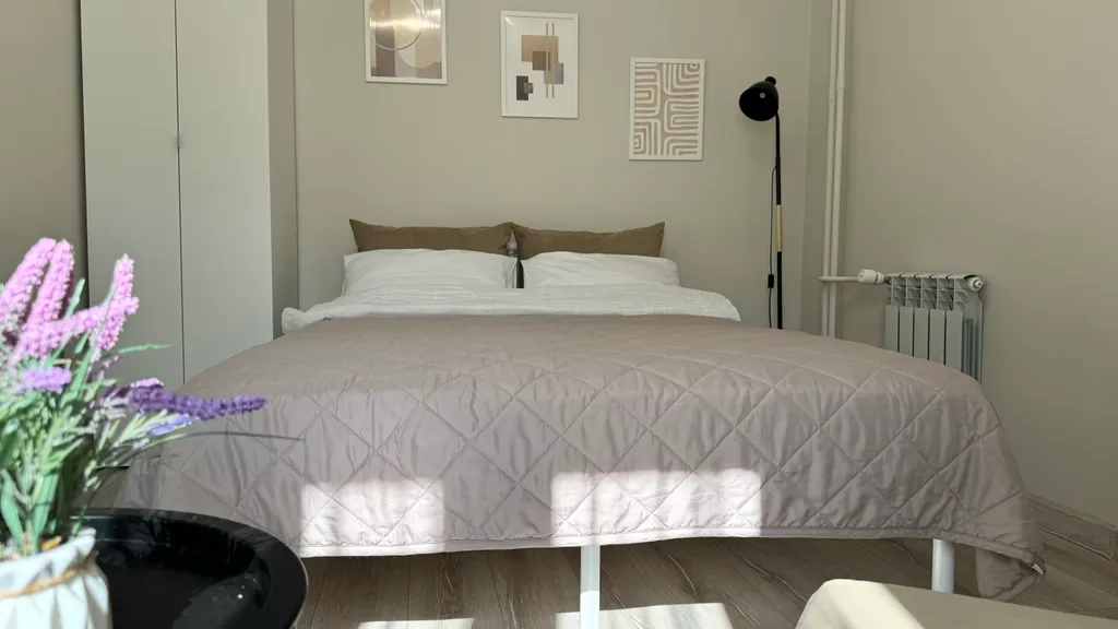 Стильная студия с видом на лес