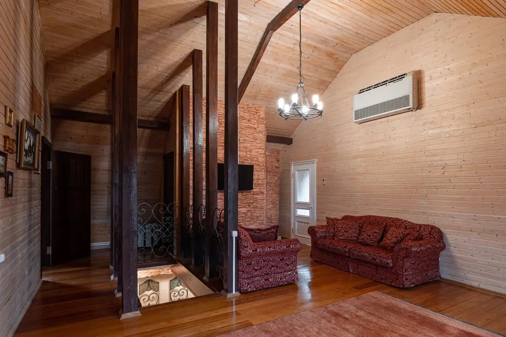 Дом с сауной и бассейном