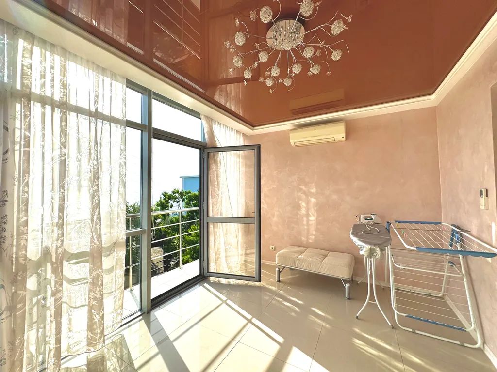 Дом с бассейном