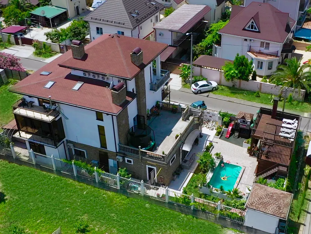 Коттедж Домик у бассейна — Сириус