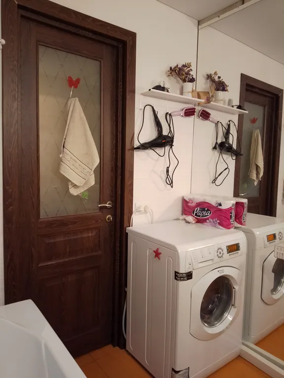 Дом с бассейном и террасой в коттеджном поселке