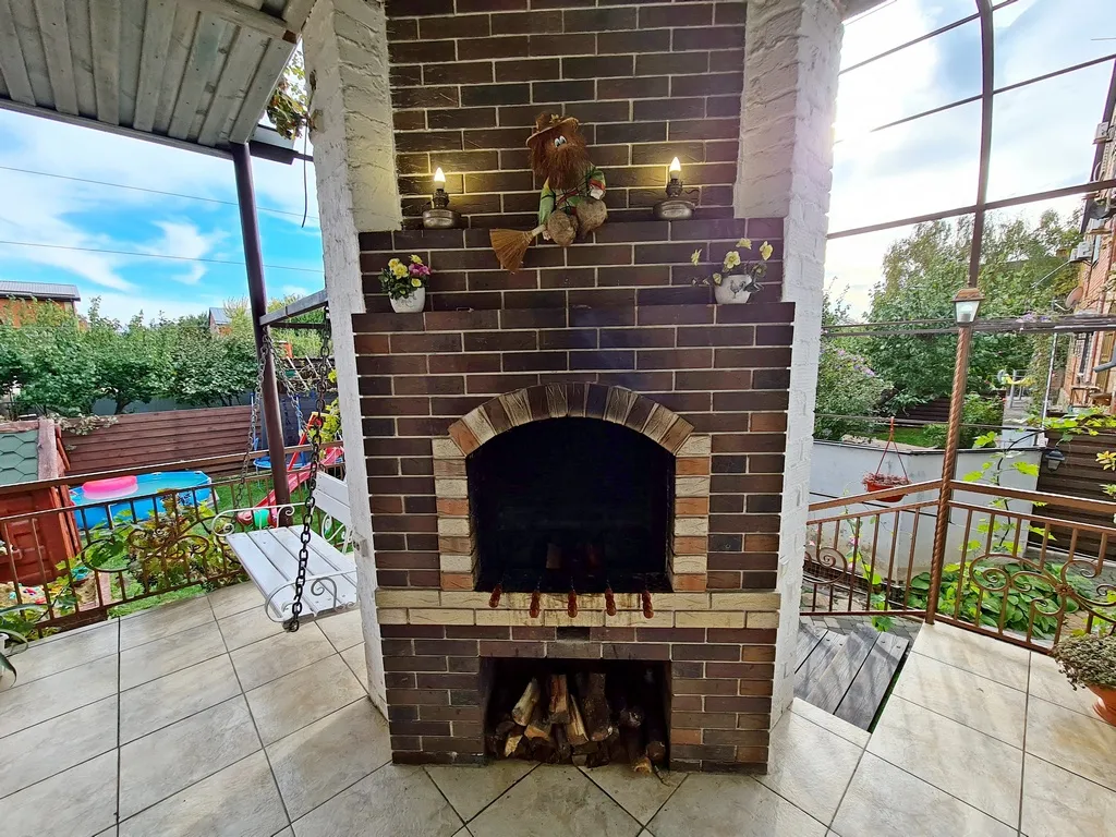 Коттеджу моря: костровая чаша камин детская территория бассейн баттут.