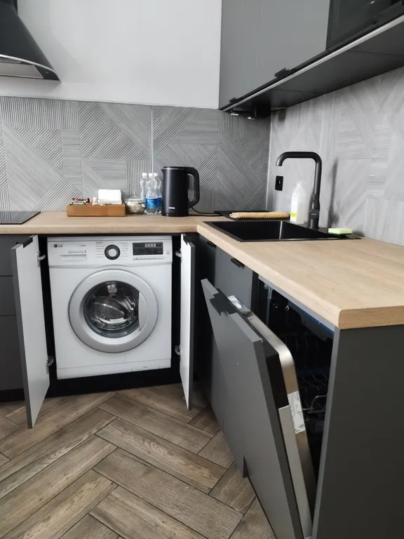 Удобная  квартира с отдельным входом и двумя спальнями