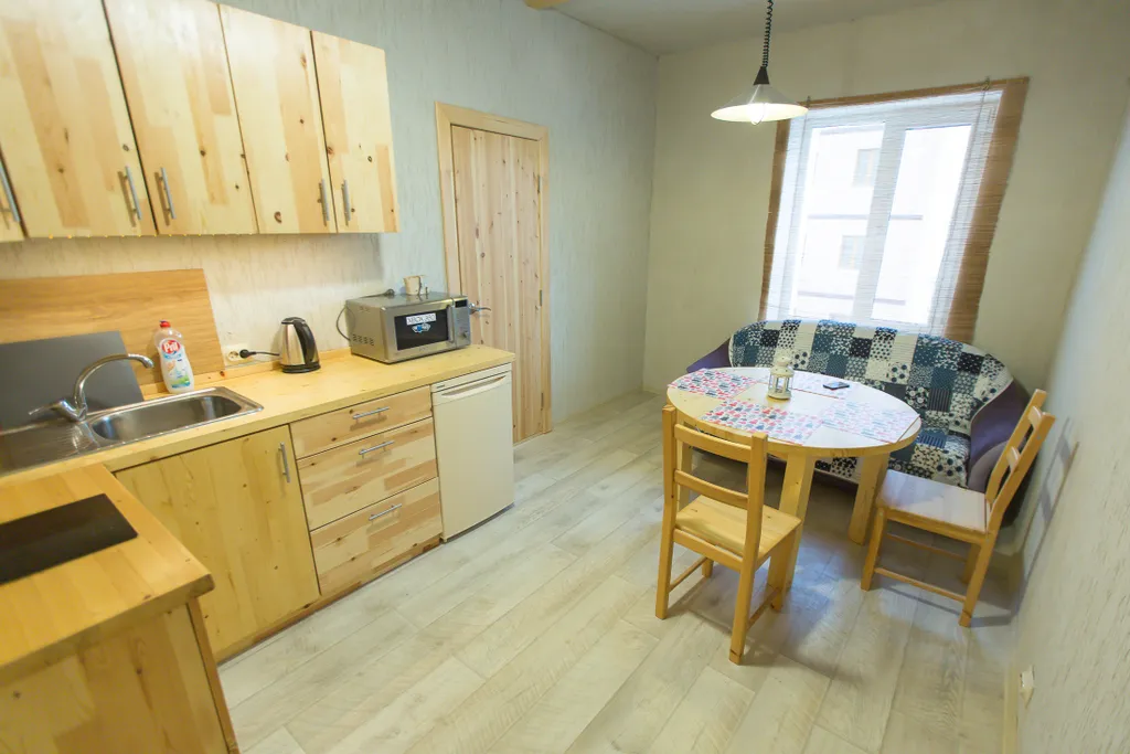 Уютный апартамент с видом на лес и горы.