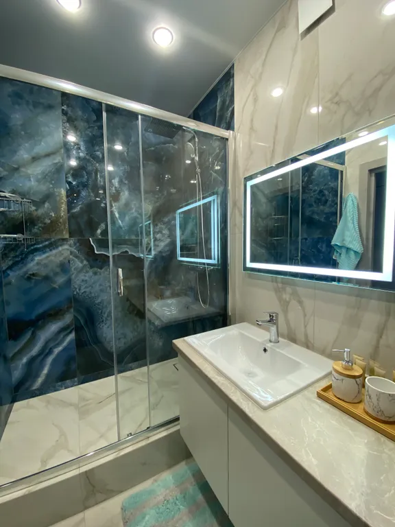 Чашечка кофе с видом на башни Кремля