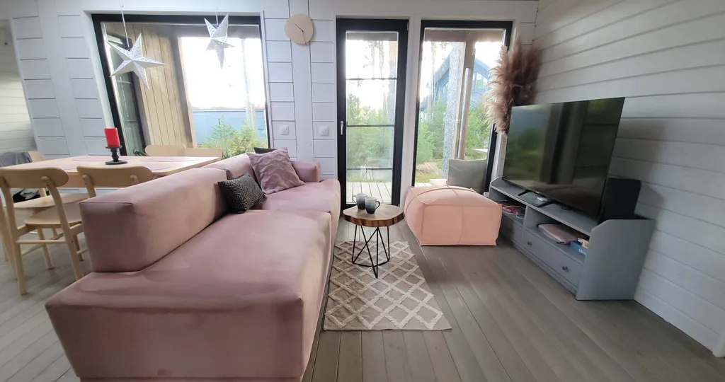 Коттедж под соснами — аренда посуточно в Приветнинское