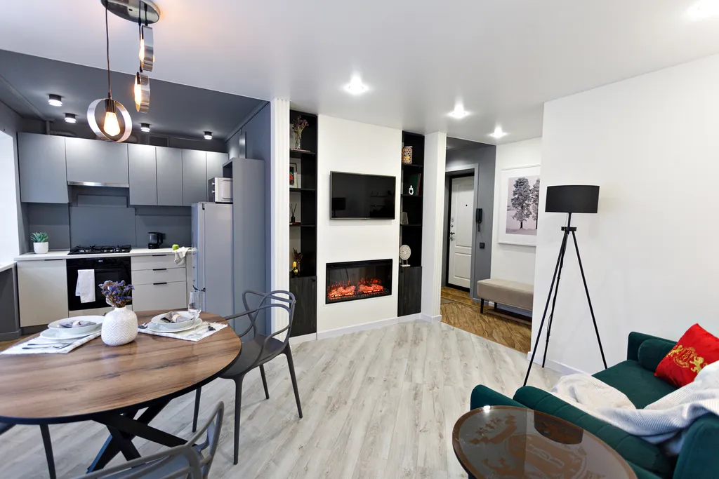 Дизайнерская квартира с камином