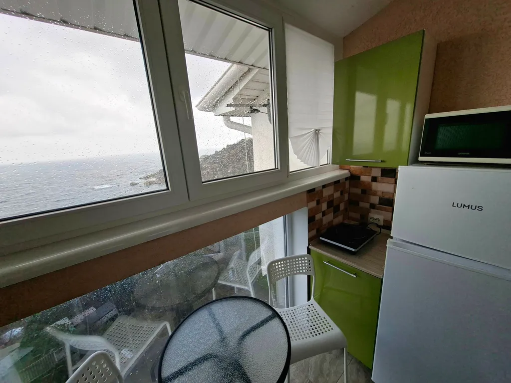 "Лазурный Батилиман", вид на море с 8-ого этажа