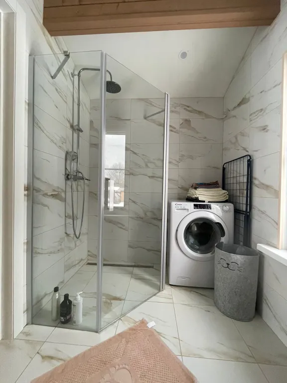 Дом в тишине леса и полей