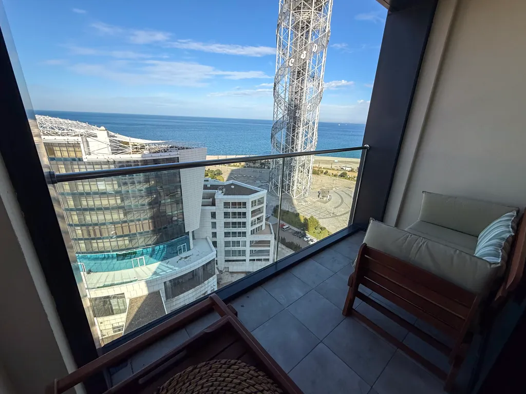 Трехкомнатная квартира на берегу моря, Porta Batumi Tower