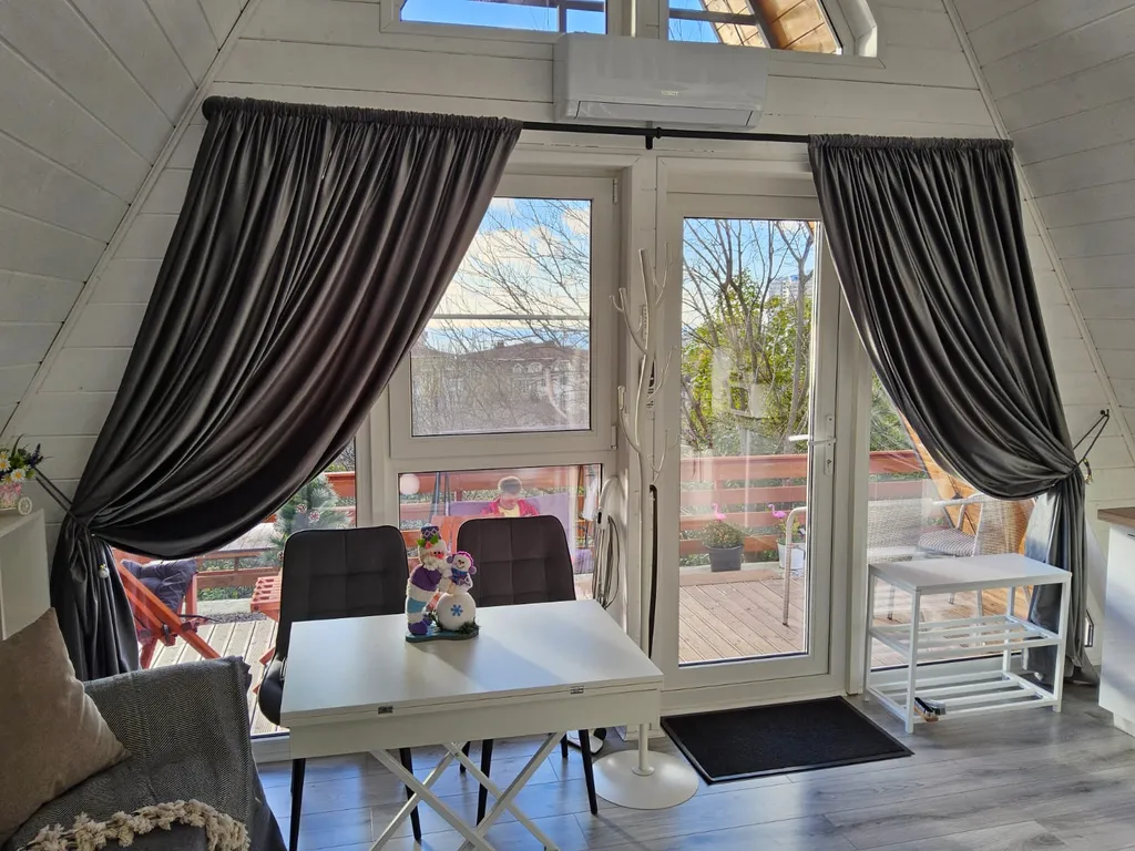 Дом а-фрейм с банным чаном, бассейном, беседкой, парковкой в Сочи