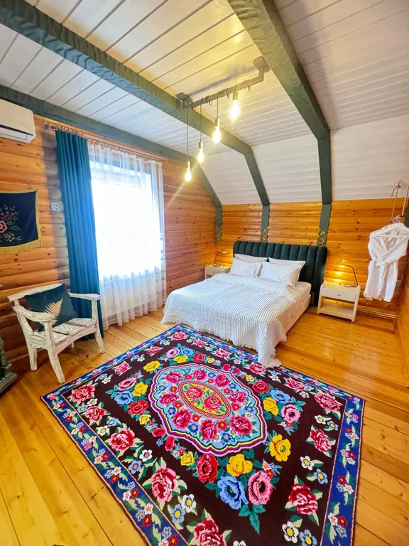 Просторный дом с банькой и видом на храм