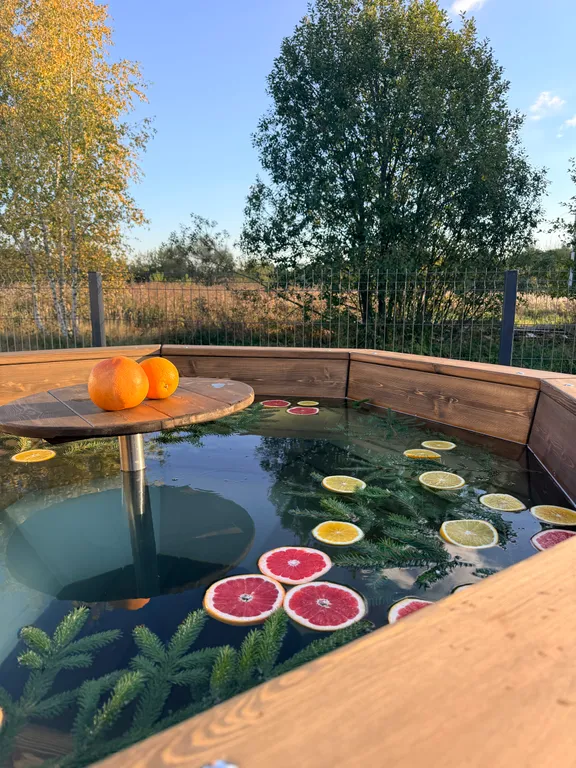 Дом с банным чаном на берегу реки Вожа