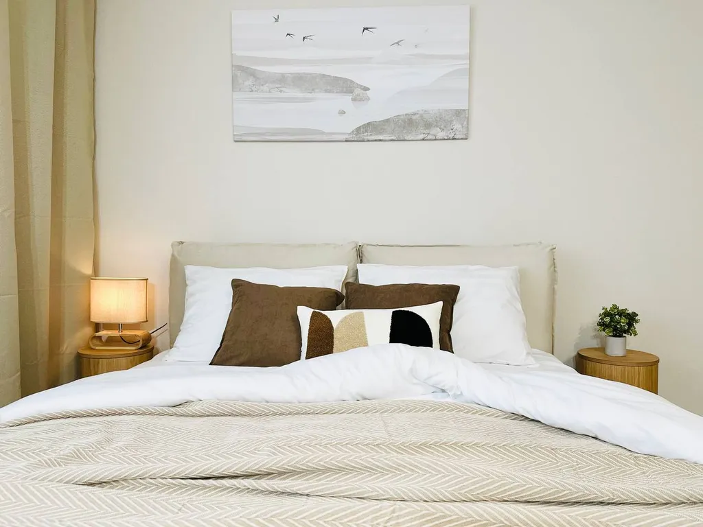 Поделам Квартира с балконом у арены Трактор