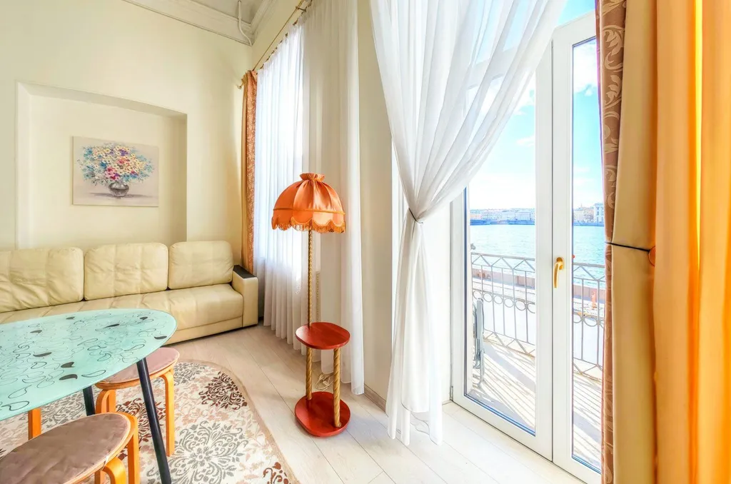 Квартира 2-комнатная квартира с балконом и панорамным видом на центральную акваторию Невы — Санкт-Петербург