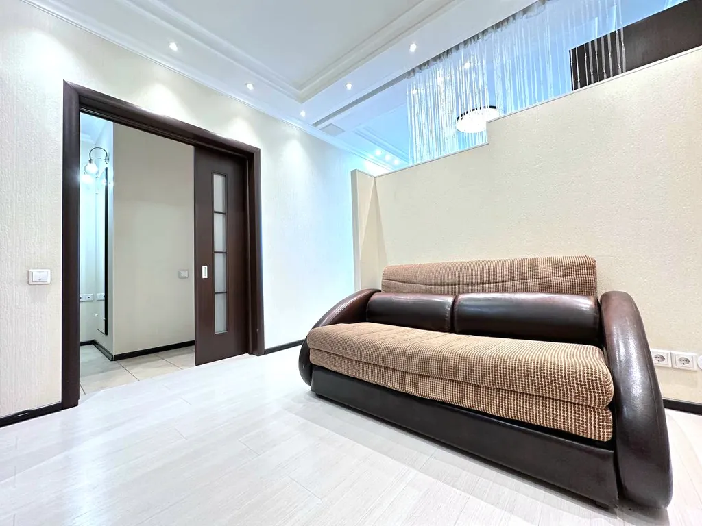 1-комнатная квартира с балконом и видом на реку рядом с Кузбасс-Арена