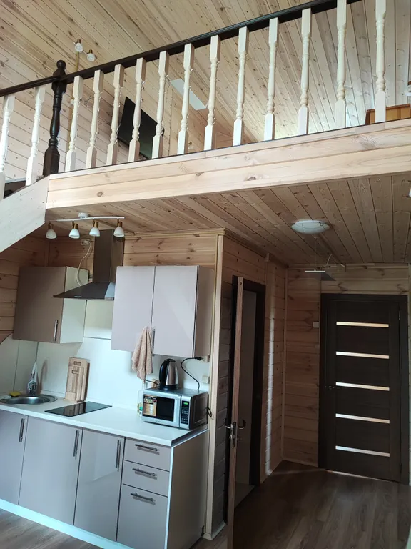 Коттедж Просторный деревянный коттедж половина дома 2 этажа 3Л — Осташёво