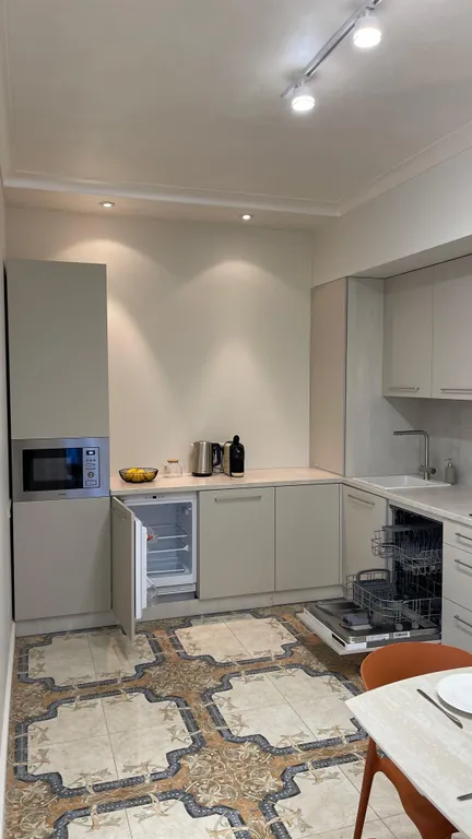 Квартира с открытой террасой и видом на озеро