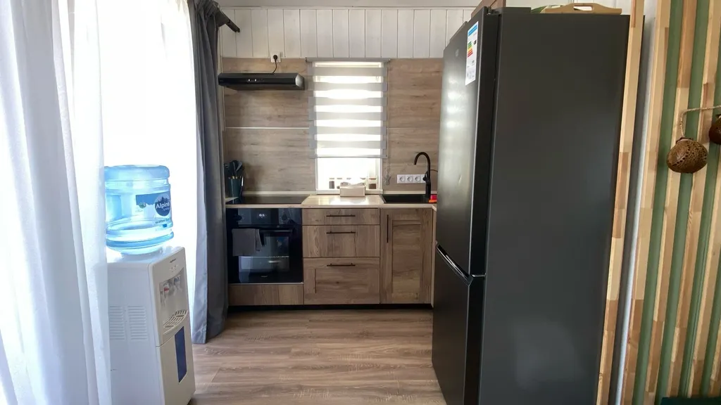 Новый стильный дом с камином