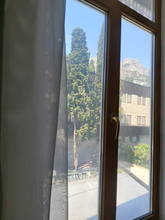 Прямо у Воронцовского парка