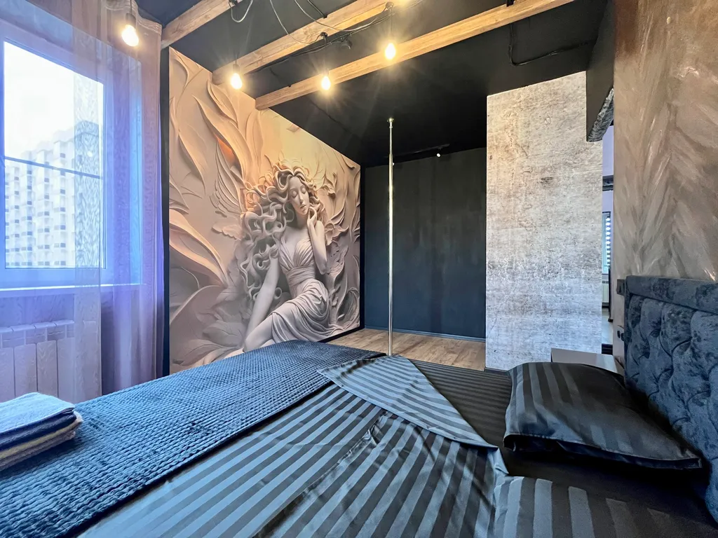 Стильная квартира с пилоном