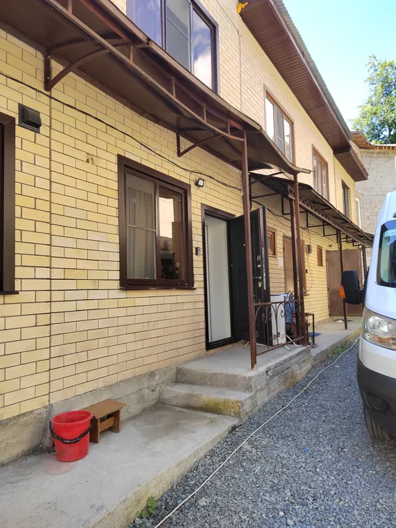 Новый трёхэтажный коттедж в центре