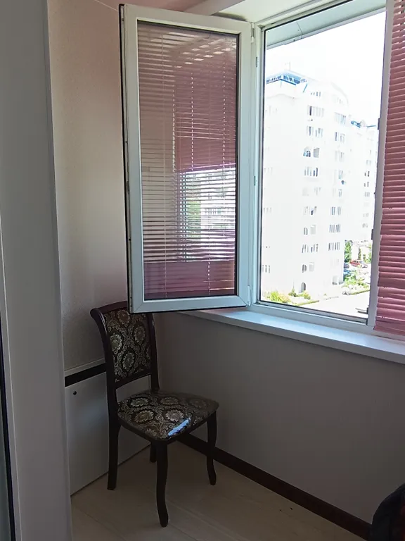 Уютная квартира в спальном районе недалеко от моря, с видом на горы