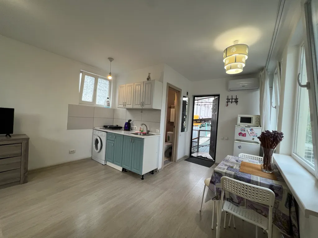 Двухкомнатная квартира в центре возле Массандровского пляжа