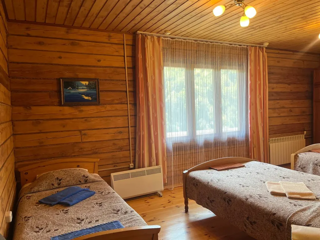 Квартира Уютный номер на 2 человека с раздельными кроватями и с завтраком — аренда посуточно в Листвянка (Байкал)