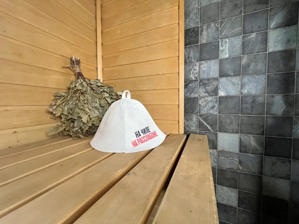 Благоустроенный дом у реки