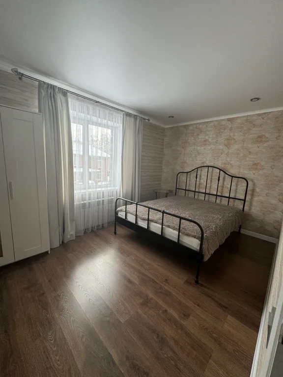 Уютное бунгало на зеленой поляне