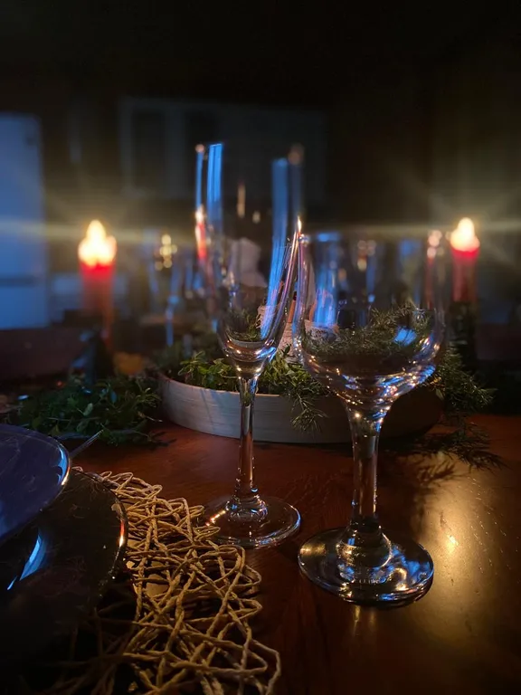 Берлога люкс, коттедж с банным чаном для отдыха с видом на лес и скалы