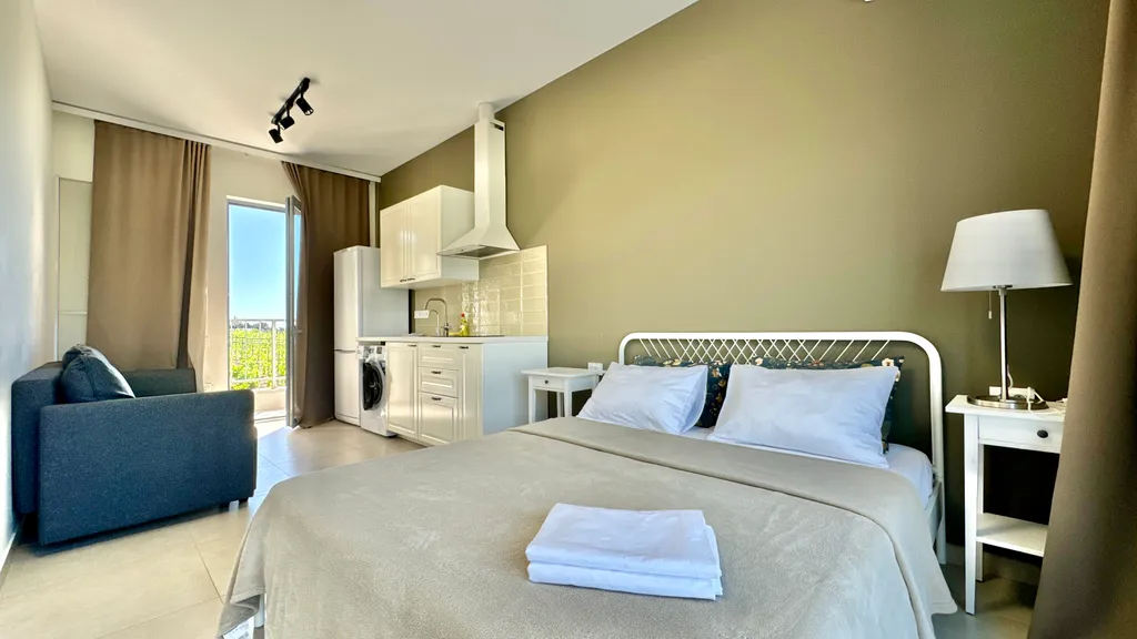 Часть дома с бассейном недалеко от моря Отрадное Ялта