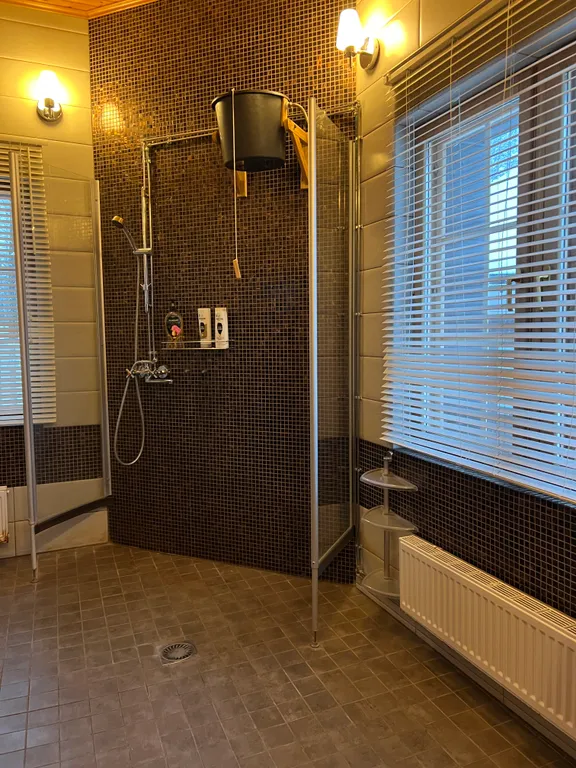 Уютный дом на берегу