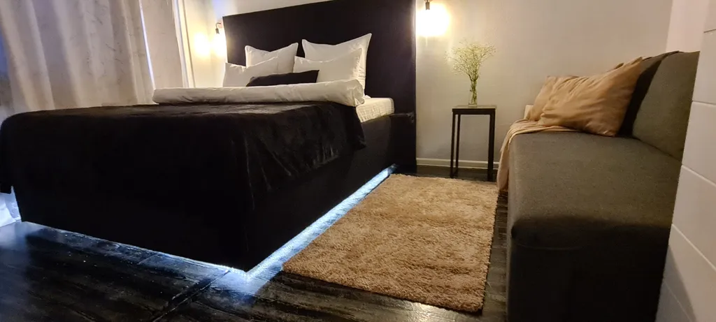 Квартира с большой кроватью, балконом и оплаченными кинотеатрами