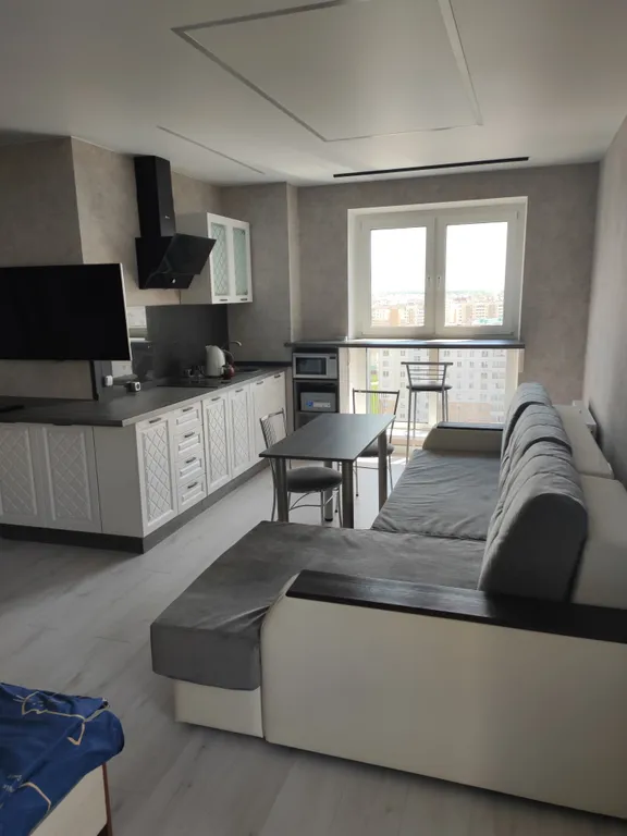 Новая студия с двумя разделенными большими спальными местами