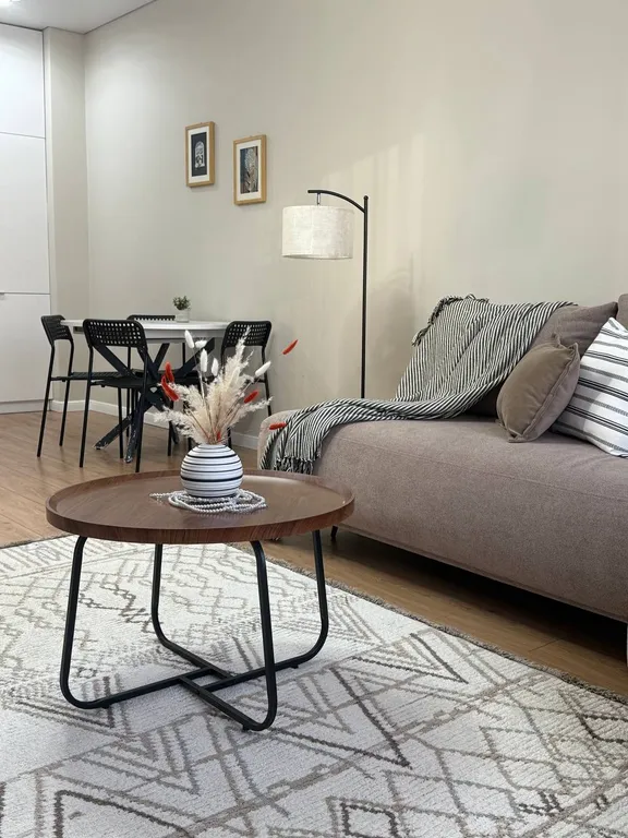 Стильная двухкомнатная в районе ТРЦ Мега на Розыбакиева