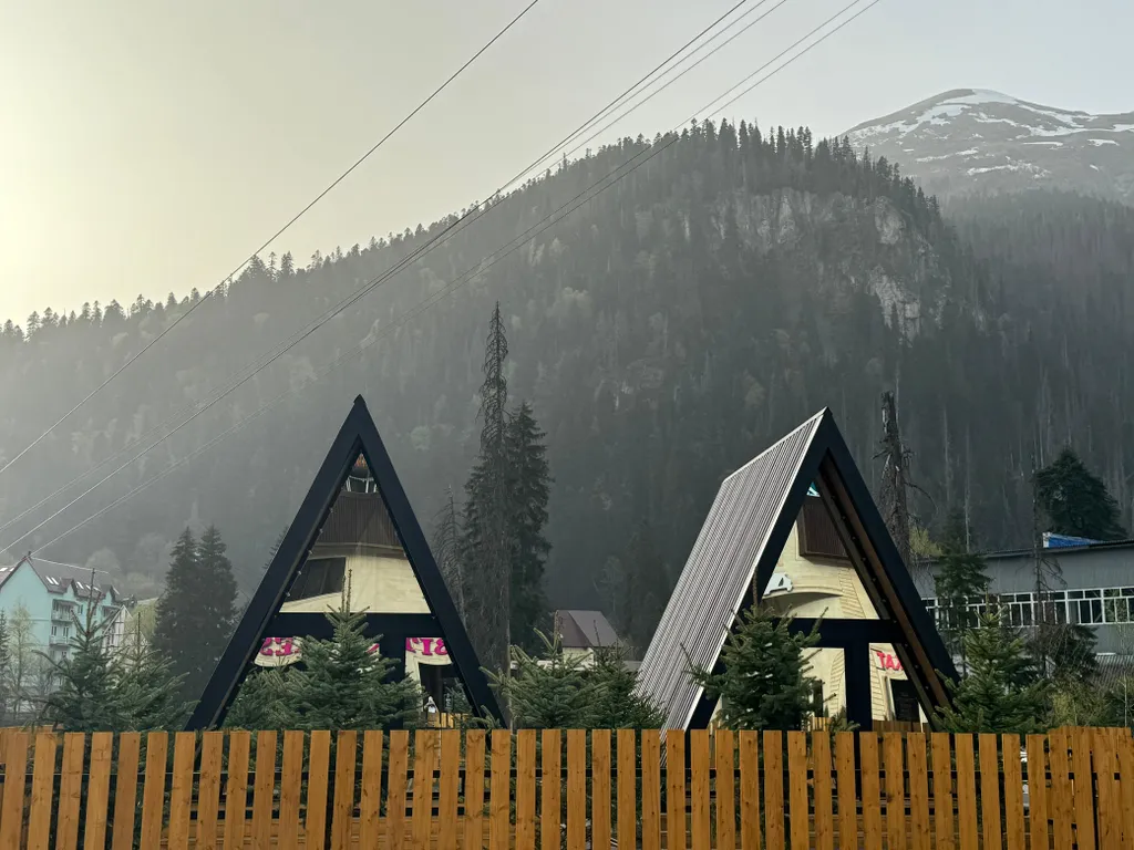 Афрейм возле канатной дороги