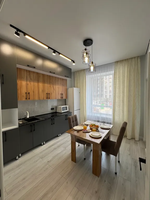 В центре, левый берег, рядом возле Хан Шатыр, кардиология, ННЦМД