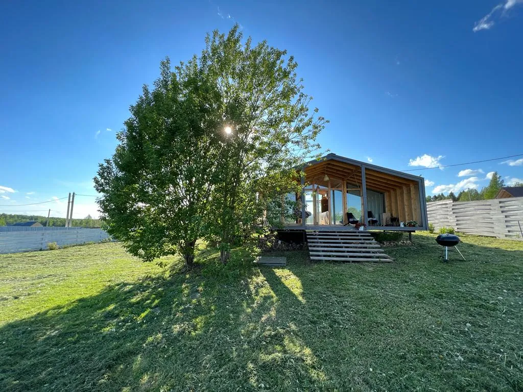 Коттедж Дубльдом по Новой Риге с видом на озеро и камином — Шаховская