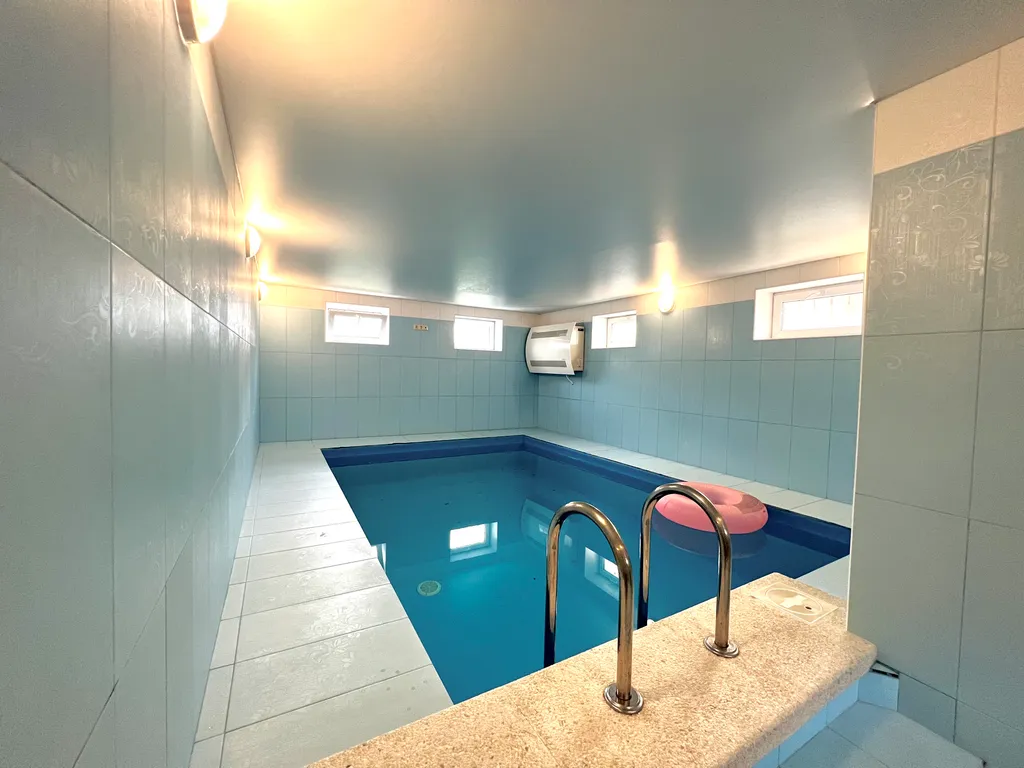 Уютный дом с бассейном