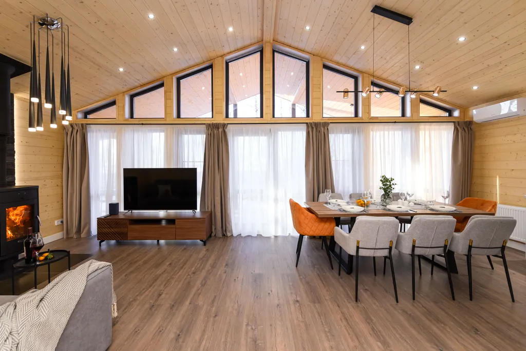 Дом с камином, баней и чаном в лесу у озера