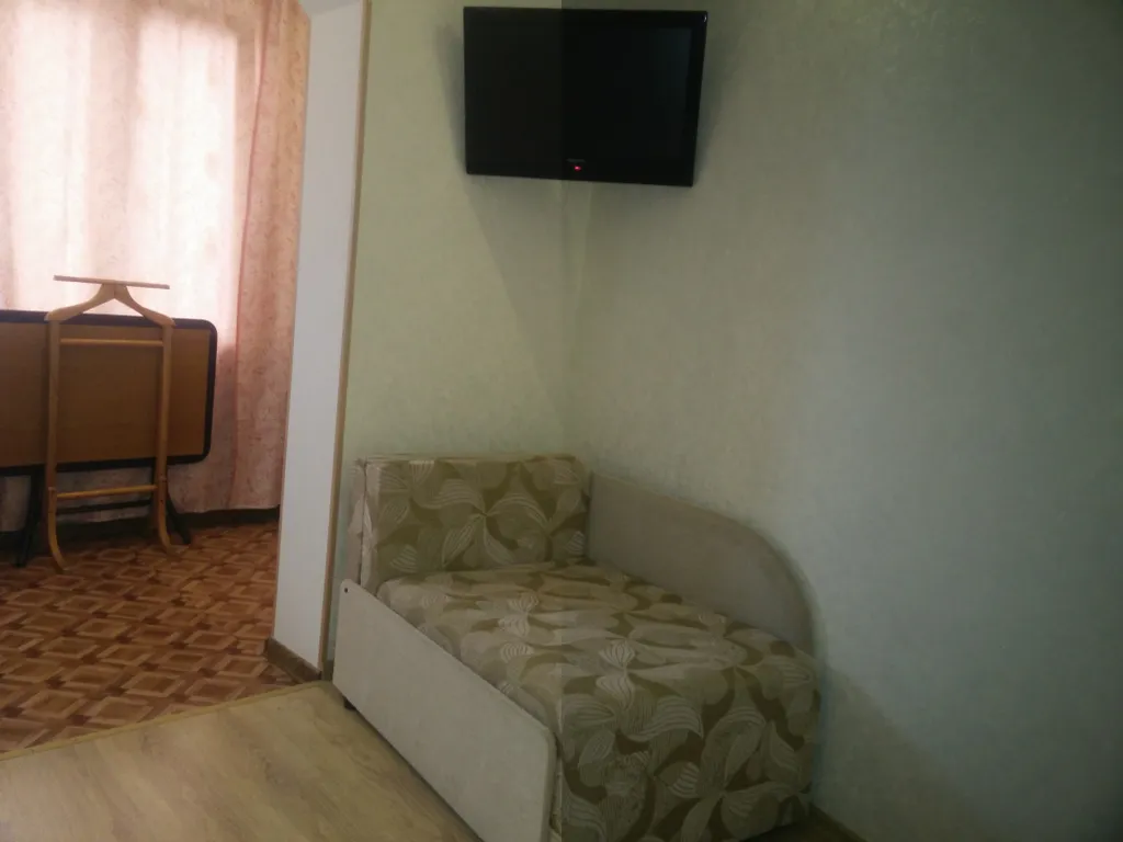 Часть дома со своим двориком в трёх минутах от пляжа