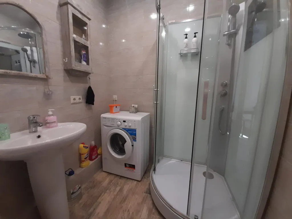 Солнечная 1-комнатная квартира на высоком этаже