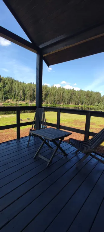 Дом на берегу реки