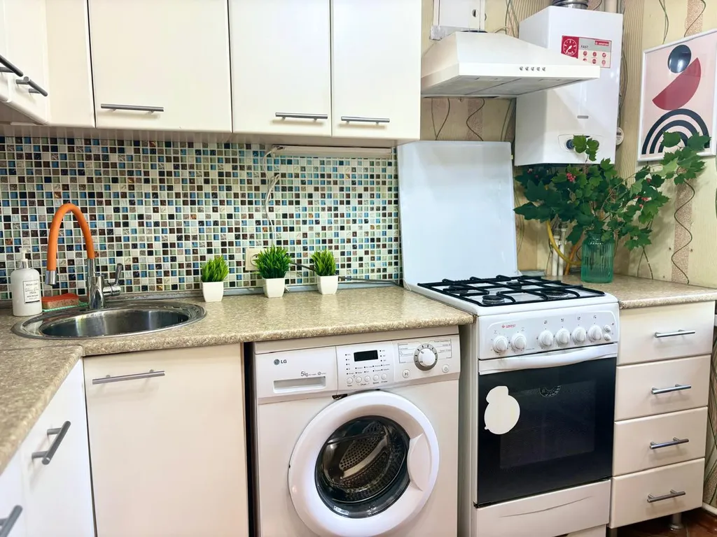 1-я квартира возле Дворца спорта