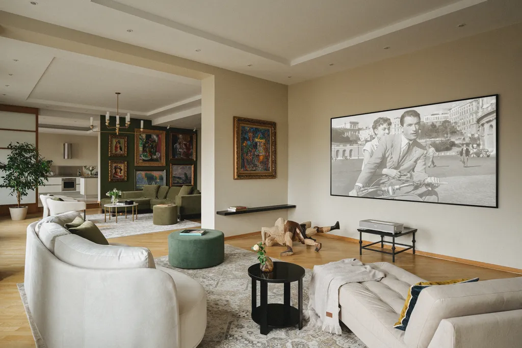 Галерея 300 м с панорамным видом на Фонтанку