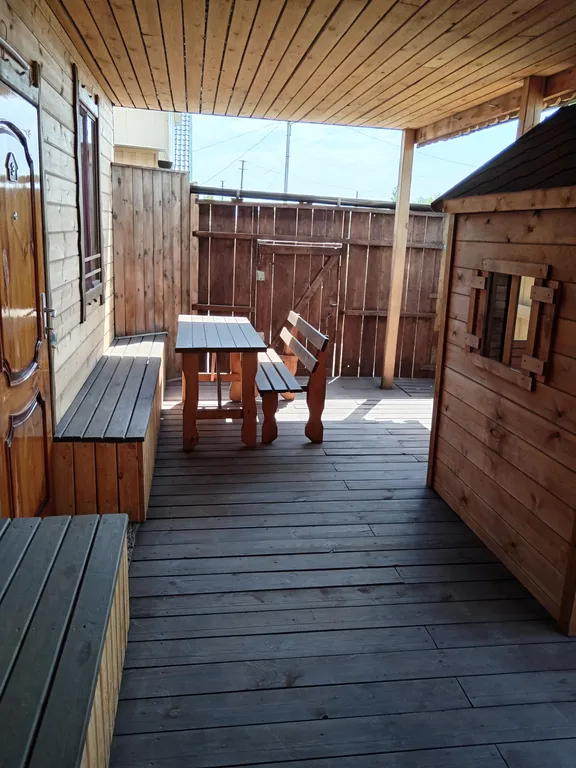 Гостевой дом вдали от берега и шума с кухней, туалетом, душем в доме