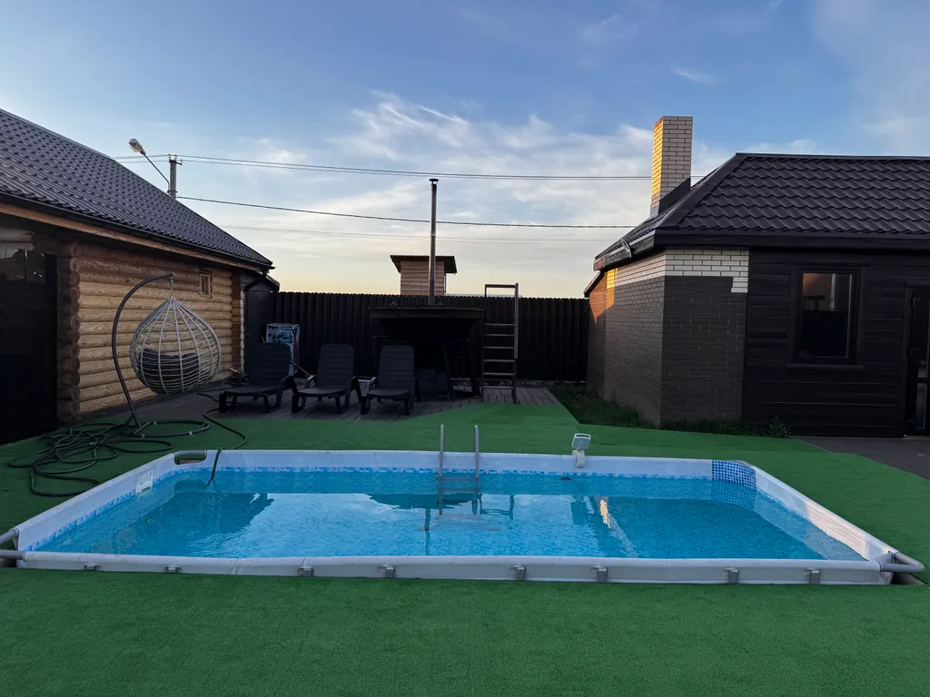 Коттедж с теплым бассейном и баней в 15 минутах от города